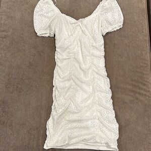 Divided eyelet ruched dress. Lined. Puff sleeves. Color- white. Size- XS